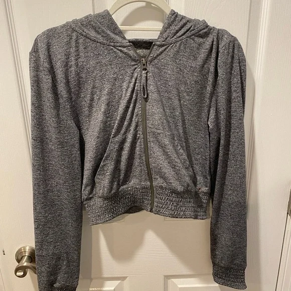 Gray cropped fitted long sleeve sweatshirt with v-neck - Picture 2 of 7